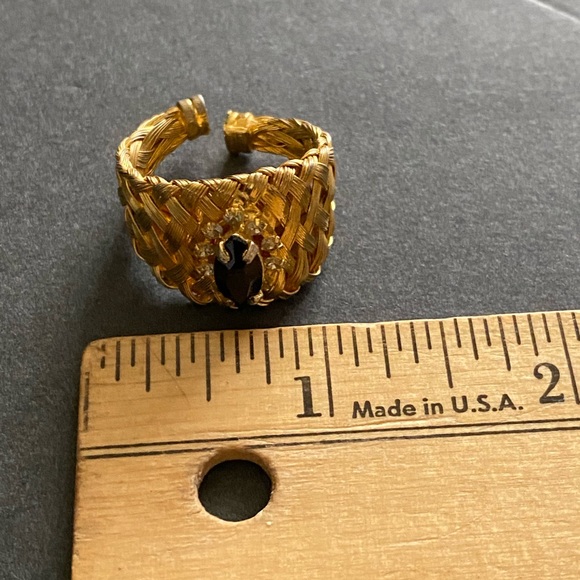 Black stone gold tone basket weave ring vintage - Picture 11 of 16